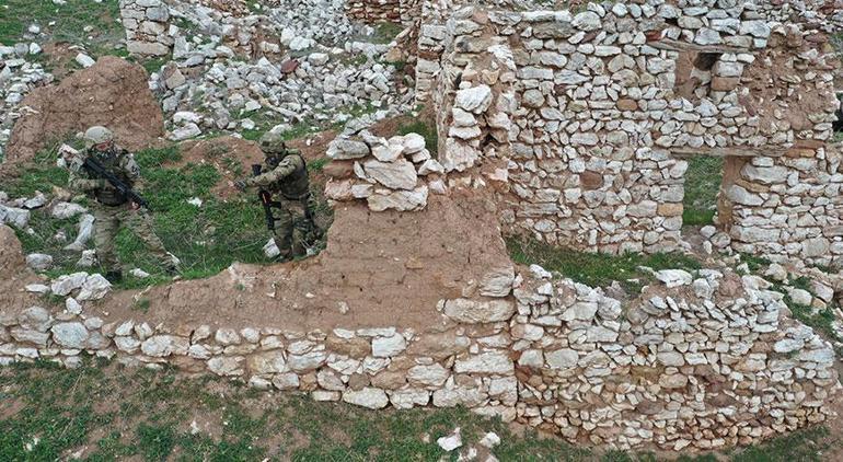 Valilik izin verdi 400 yıllık terk edilmiş köyde nefes kesen görüntü