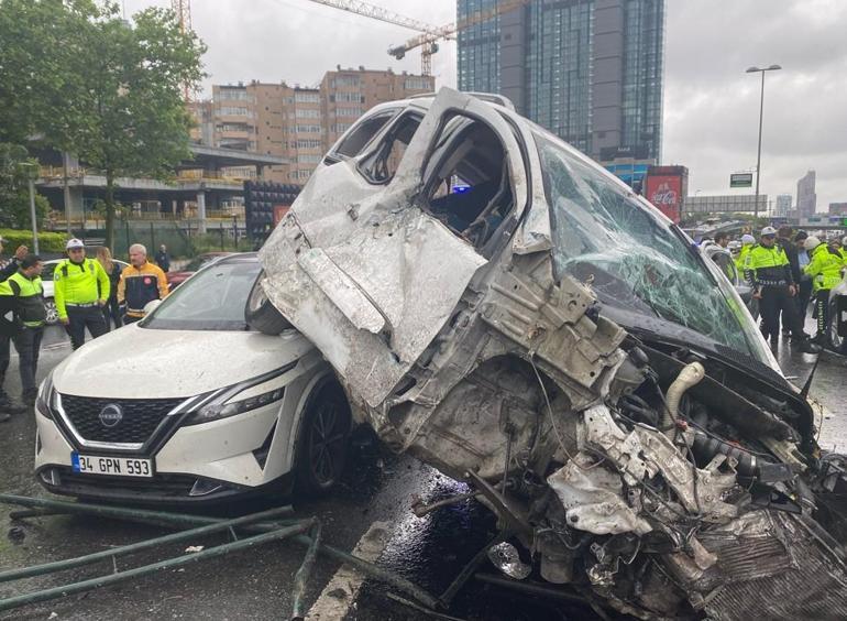 Son dakika: İstanbulda zincirleme kaza Çok sayıda ekip sevk edildi