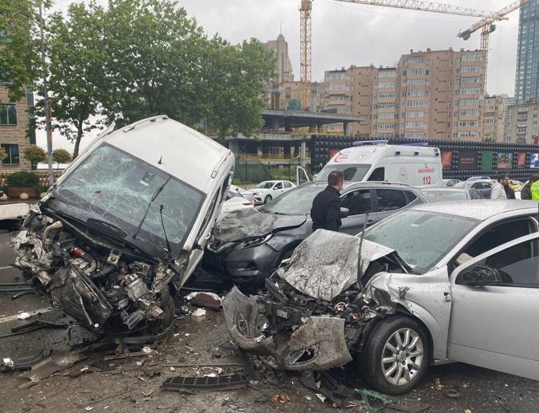 İstanbulda zincirleme kaza Korkunç görüntüler