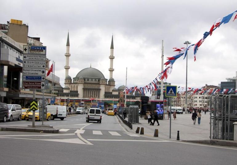 Taksimde 1 Mayıs hazırlığı: Demir bariyerler getirildi