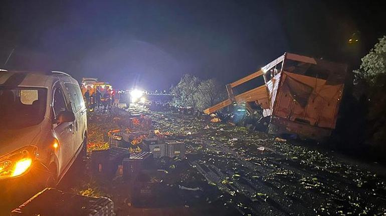 Niğdede feci kaza Kamyon ile TIR kafa kafaya çarpıştı