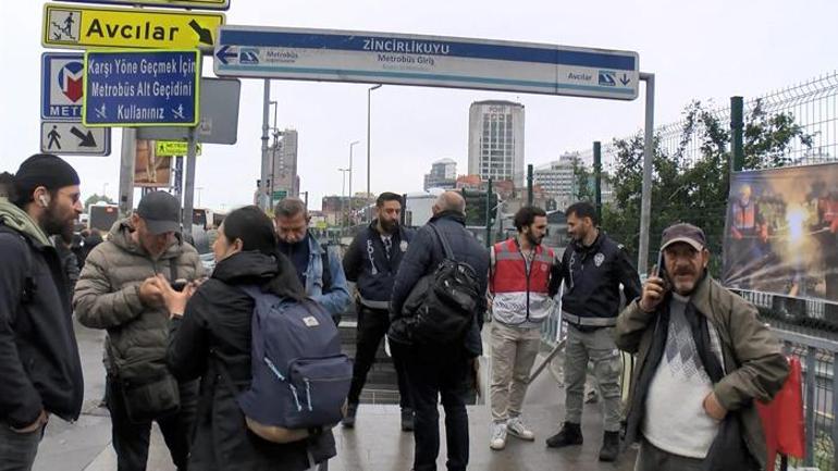 Bugün İstanbul İşe gitmek isteyenler bariyerlerden atladı kimi treni kaçırdı