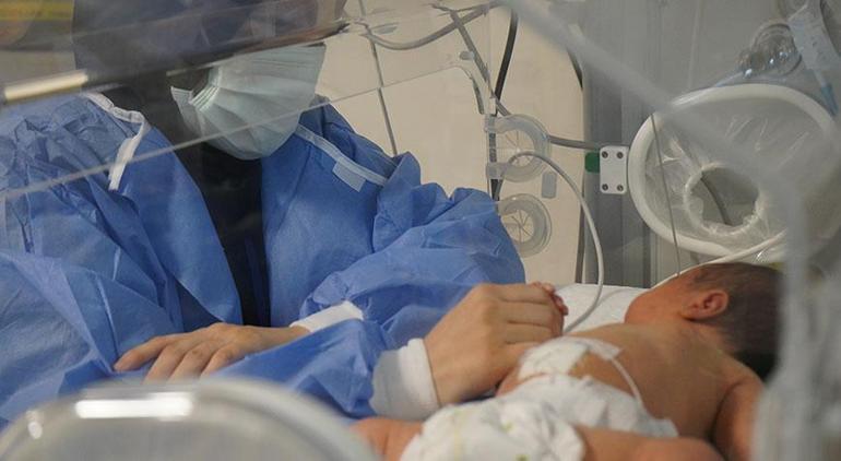7 gebelikten 5 bebeğini kaybetti Minik Zehrayı hayata tutan tek dikiş