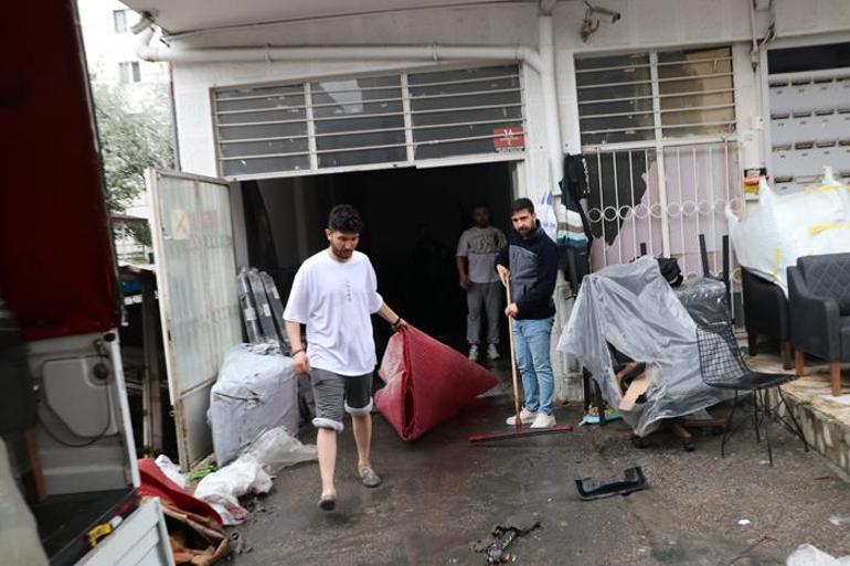 Ankarada sel: Su seviyesi 1 metreyi aştı, araçlar, ev ve iş yerleri hasar gördü