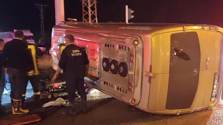 Konyada feci kaza Midibüs ile minibüs çarpıştı: 24 yaralı