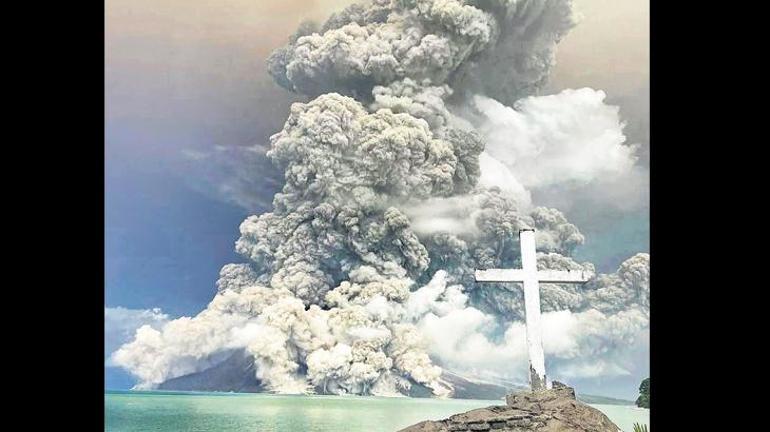 Endonezya’da ‘dağ patladı’:12 bin kişi tahliye ediliyor