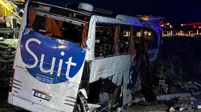 SON DAKİKA Aksarayda yolcu otobüsü kaza geçirdi 2 kişi öldü 34 kişi de yaralı