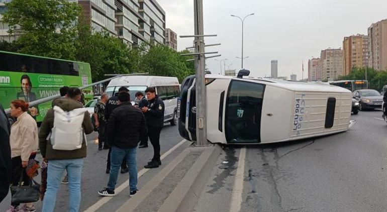 Beylikdüzünde feci kaza İşçi servisi devrildi: 13 yaralı