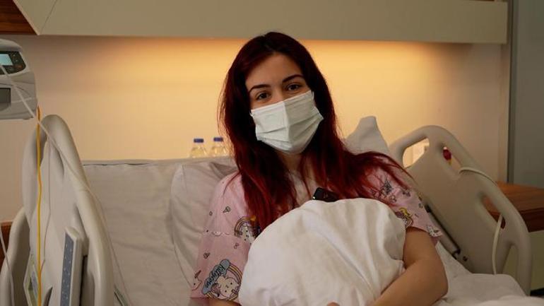 Lösemi tedavisi gören Nehire hastane odasında teklif: Kalk kız evlencez