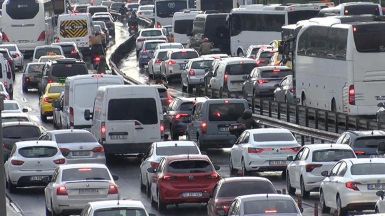 İstanbulda Cuma günü trafiği Yoğunluk yüzde 81