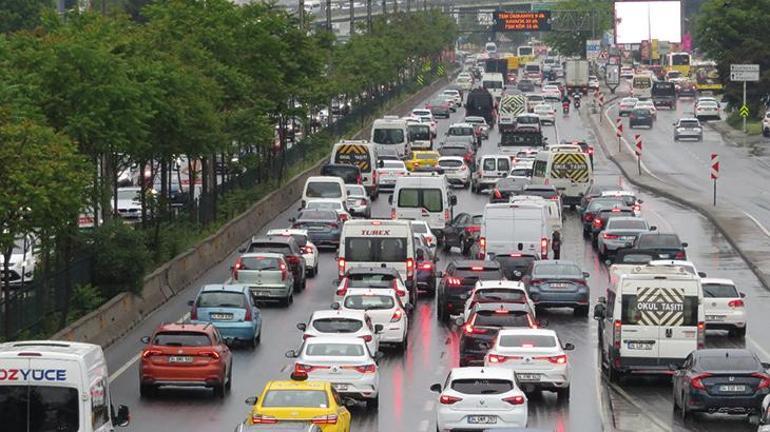 İstanbulda Cuma günü trafiği Yoğunluk yüzde 81