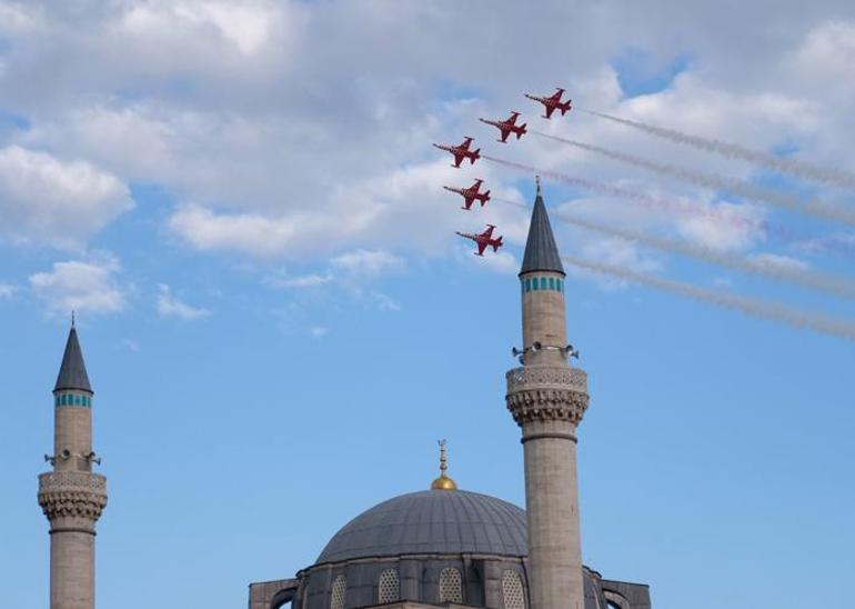 SoloTürk ve Türk Yıldızlarınden nefes kesen gösteri Mevlananın Konyaya göçü ilk kez böyle kutlandı