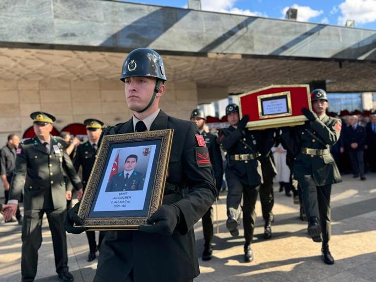 Şehit Astsubay Ata Göçmen son yolculuğuna uğurlandı Oğlumun 8 Mayıs doğum günüydü