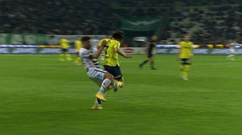 Konyaspor-Fenerbahçe maçında tartışma yaratan iki pozisyon Ahmet Oğuzun Ferdiye hareketi kırmızı kart mı İptal edilen gol