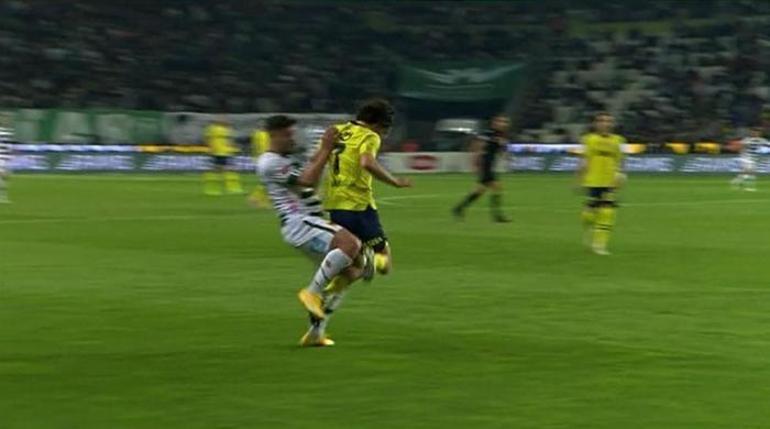 Konyaspor-Fenerbahçe maçında tartışma yaratan iki pozisyon Ahmet Oğuzun Ferdiye hareketi kırmızı kart mı İptal edilen gol