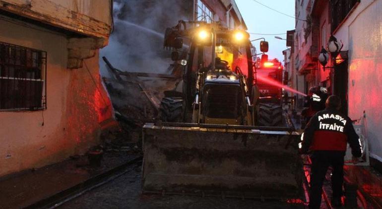 Amasya’da 100 yıllık tarihi konakta yangın 1 kişi hayatını kaybetti