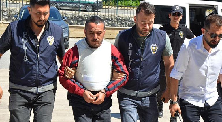 Yer: Antalya Eski eşini 15, yanındaki erkeği 6 yerinden bıçakladı