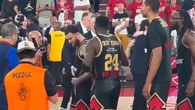EuroLeague maçı sonrası Fenerbahçe, Mike Jamesi ağlattı Tribünlere hareketi olay olmuştu