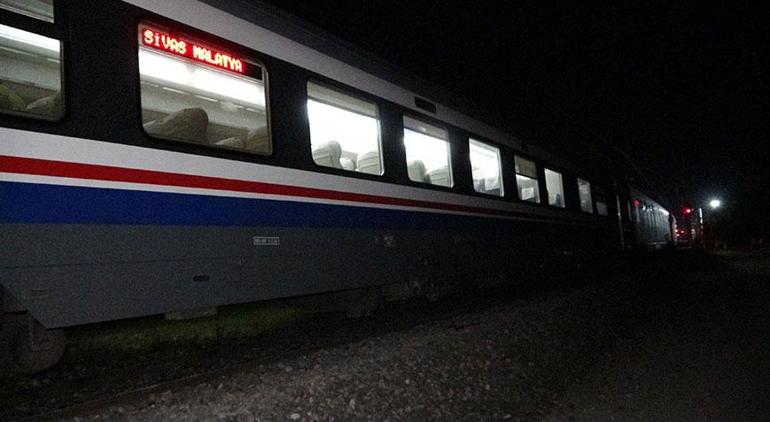 Malatyada korkunç kaza Trenin altında kalan aracın şoförü hayatını kaybetti
