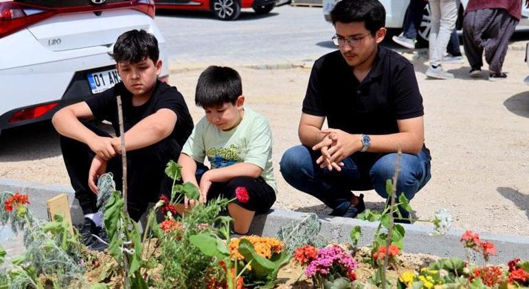 8 gün önce anneleri öldü Kardeşlerin en acı Anneler Günü