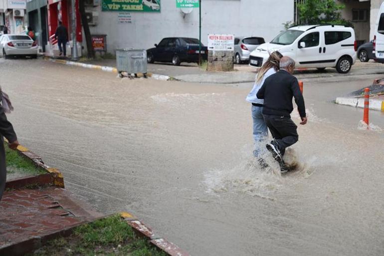 Adana ve Hatayda sağanak yağış Meteorolojiden yeni uyarı geldi