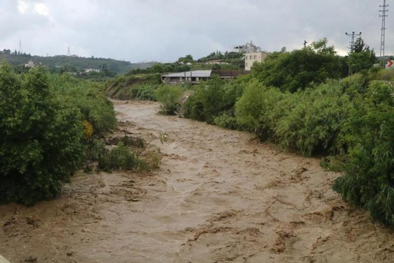 Adana ve Hatayda sağanak yağış Meteorolojiden yeni uyarı geldi