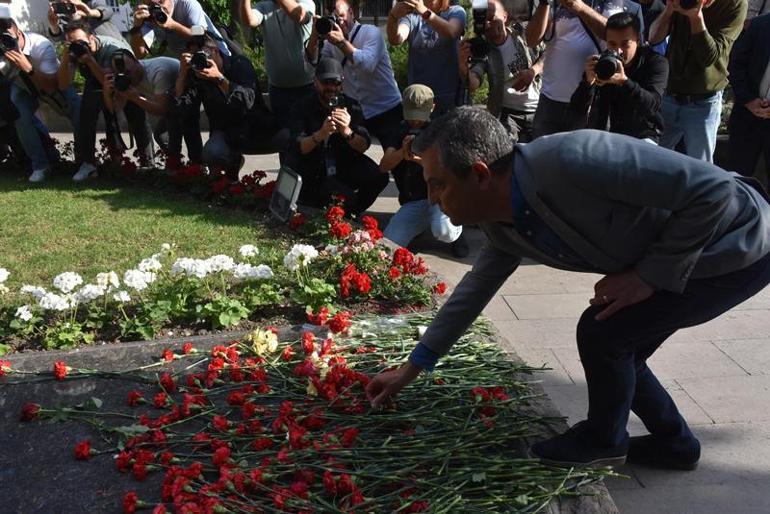CHP lideri Özgür Özel, Zübeyde Hanımın mezarını ziyaret etti