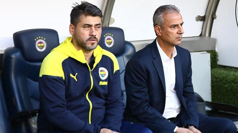 Kadıköyde Fenerbahçe taraftarı Ali Koçu istifaya davet etti Aziz Yıldırıma çağrı