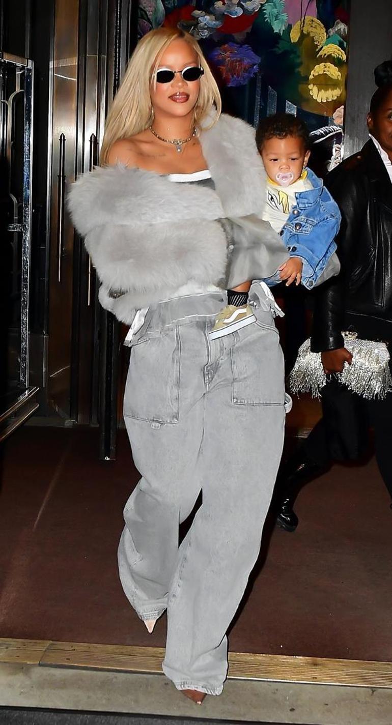 Rihannanın oğlu RZA iki yaşında Ailece doğum günü yemeğine çıktılar