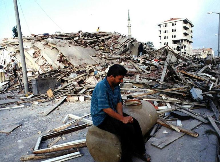 Depremi 4 saat önce bildi, gözden kaçınca 240 bin can aldı 2030da İstanbula geliyor