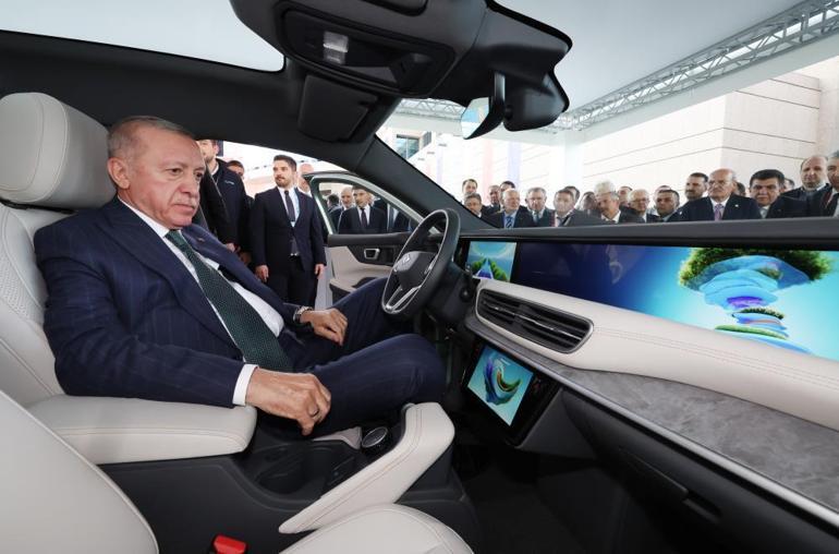 Erdoğan, Togg’un yeni modeli T10F’in direksiyonunda