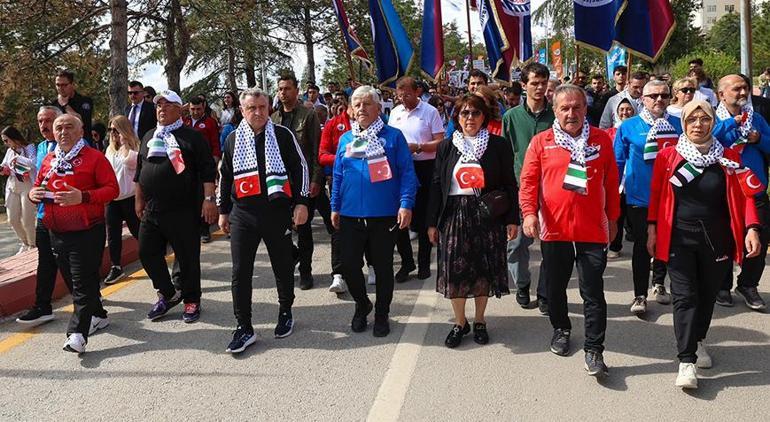 Bakan Bak: Üniversitelerde sporu önemsiyoruz