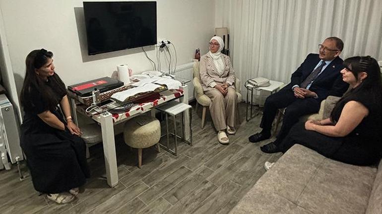 Aylin Karakuşu ziyaret eden Bakan Özhaseki ve eşi gözyaşlarını tutamadı
