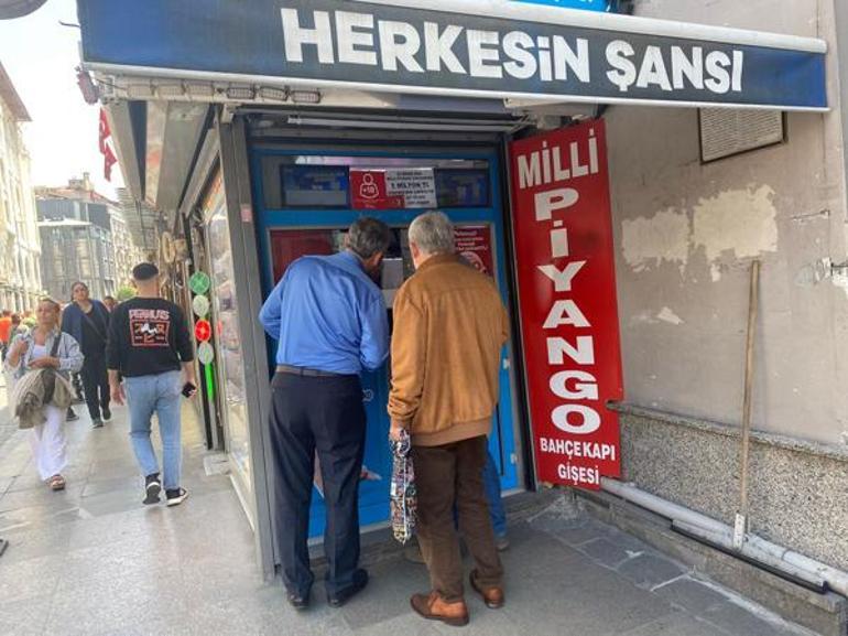 Çılgın Sayısal Loto 300 milyon TL’yi aştı  Şansını denemek isteyenler soluğu bayide aldı