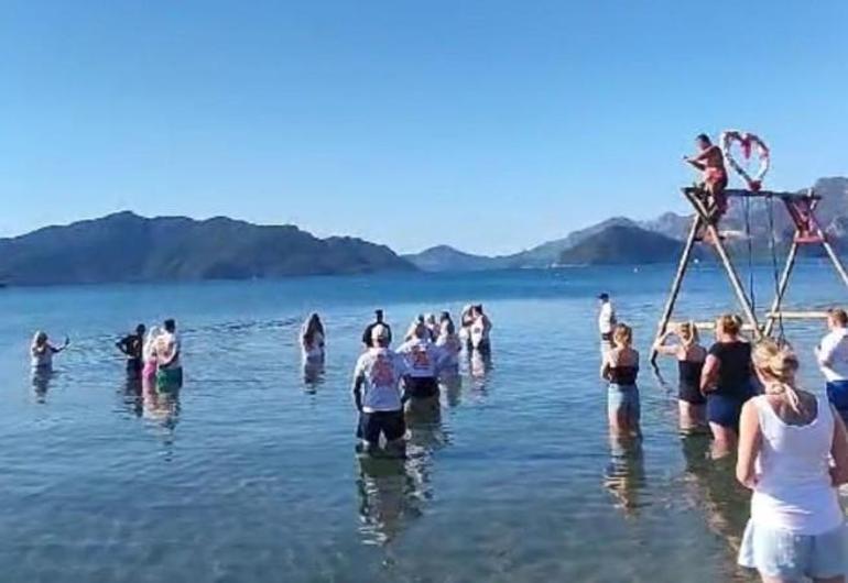 İngiliz turistin külleri Marmariste denize döküldü