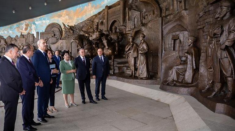 Kurtulmuştan Özbekistan’da Bağımsızlık Anıtı’na çelenk
