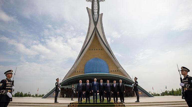 Kurtulmuştan Özbekistan’da Bağımsızlık Anıtı’na çelenk
