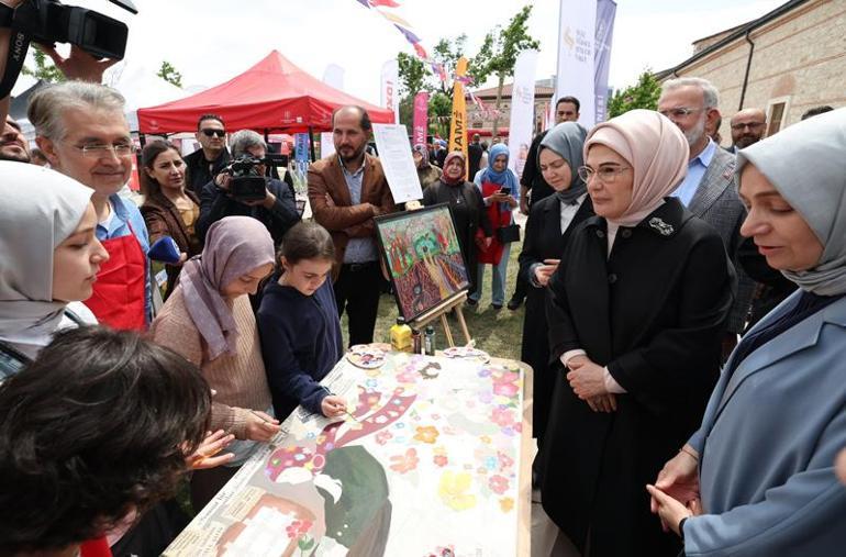 Emine Erdoğan, Şule Yüksel Şenler Vakfı Kitap ve Kültür Günlerini ziyaret etti Ben onu hep öyle hatırlıyorum