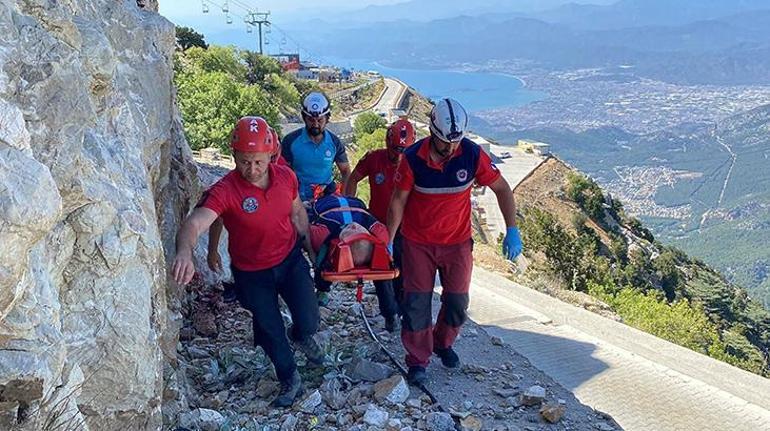 77 yaşındaki amca yamaç paraşütü yaparken kayalıklara düştü