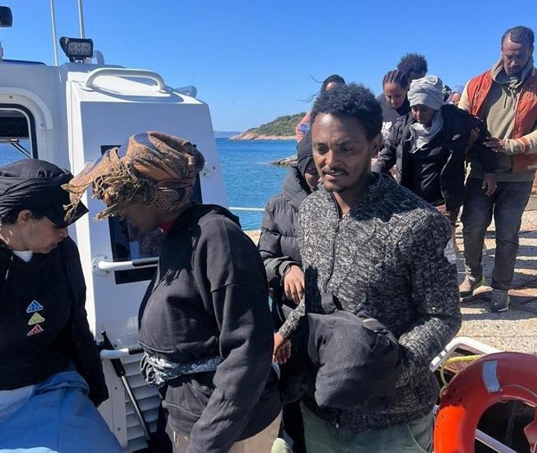 Denizde can pazarı Yunanistanın ölüme ittiği 75 göçmen kurtarıldı