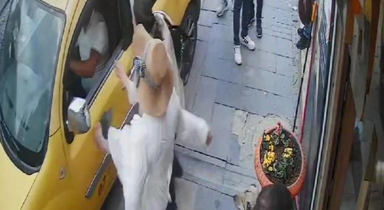Mardinde feci olay Taksici kaldırımda bulunan köpeği ezdi