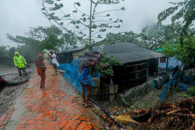 Hindistan ve Bangladeş’i Remal vurdu 16 kişi hayatını kaybetti