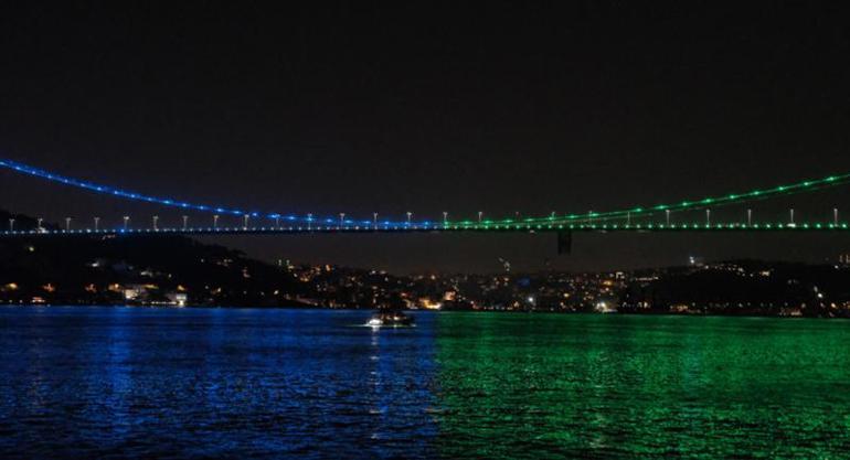 İstanbul’da köprüler Azerbaycan’ın renkleri ile ışıklandırıldı Bu gece İstanbul başka güzel…