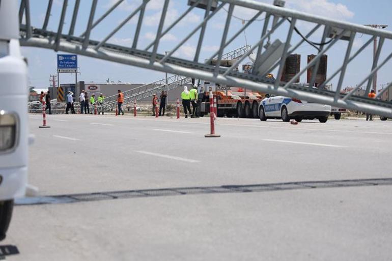 Felaket zinciri TIRın damberi açıldı, karşı şeritteki minübüs sürücüsü can verdi