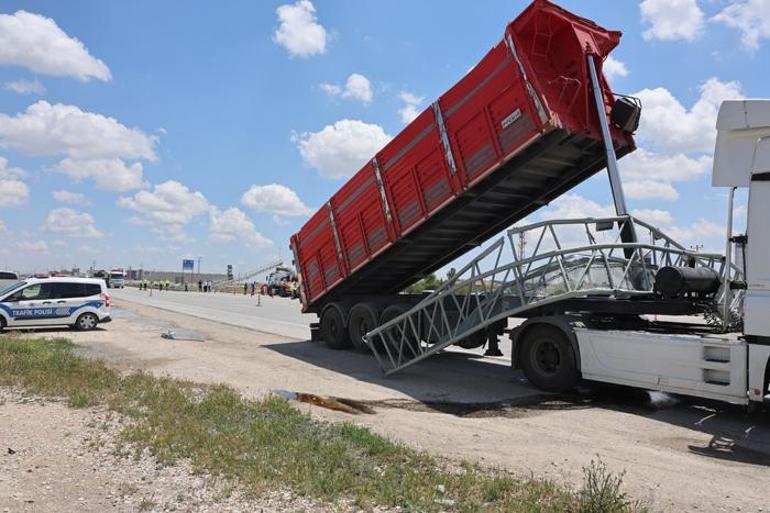 Felaket zinciri TIRın damberi açıldı, karşı şeritteki minübüs sürücüsü can verdi