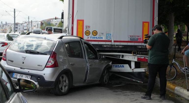 Yer: Antalya Otomobil park halindeki TIRa ok gibi saplandı