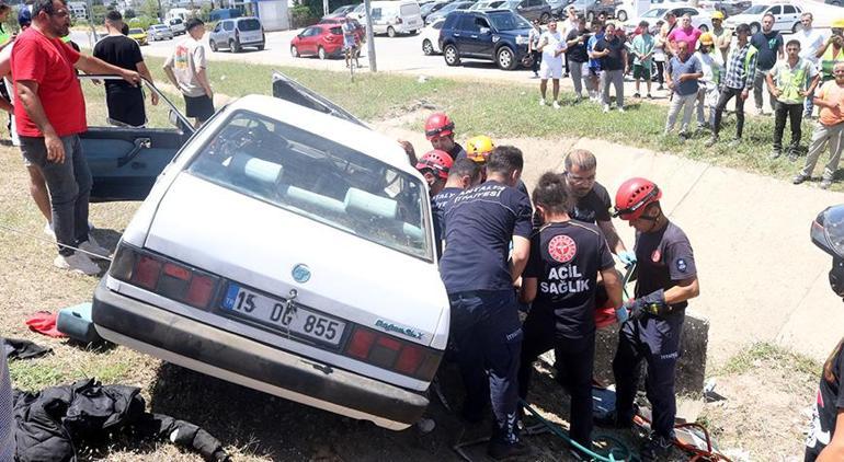 Oğulları kaza yapan baba, diz çöküp ağladı