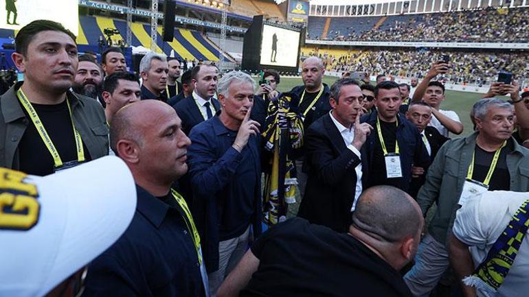 Fenerbahçe taraftarından Aziz Yıldırım tezahüratı Ali Koça hem destek hem protesto