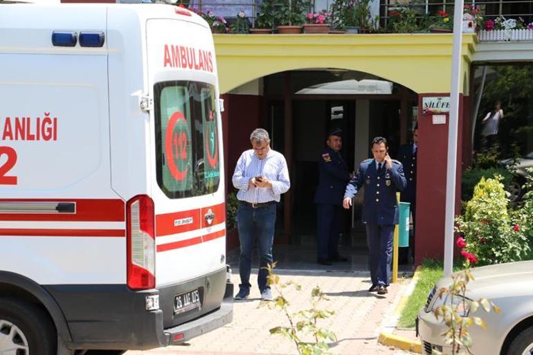 Şehit Pilot Albay Gökhan Özenin Eskişehirdeki ailesine şehadet haberi verildi