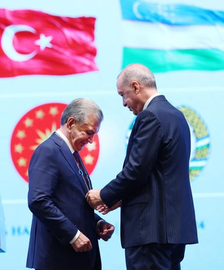 Türkiye-Özbekistan arasında tarihi gün Mirziyoyeve devlet nişanı verildi
